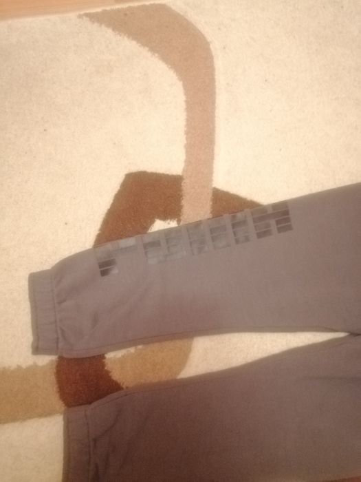 Pantaloni de trening Puma!
