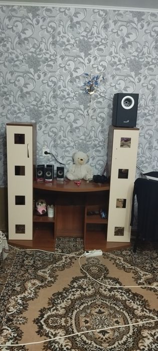 Продам мини стенку под телевизор