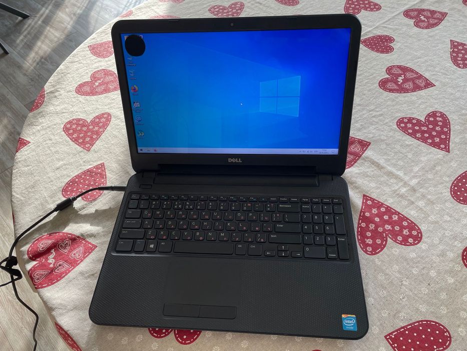 Лаптоп DELL Inspiron за ремонт или за части  + Оригинално зарядно
