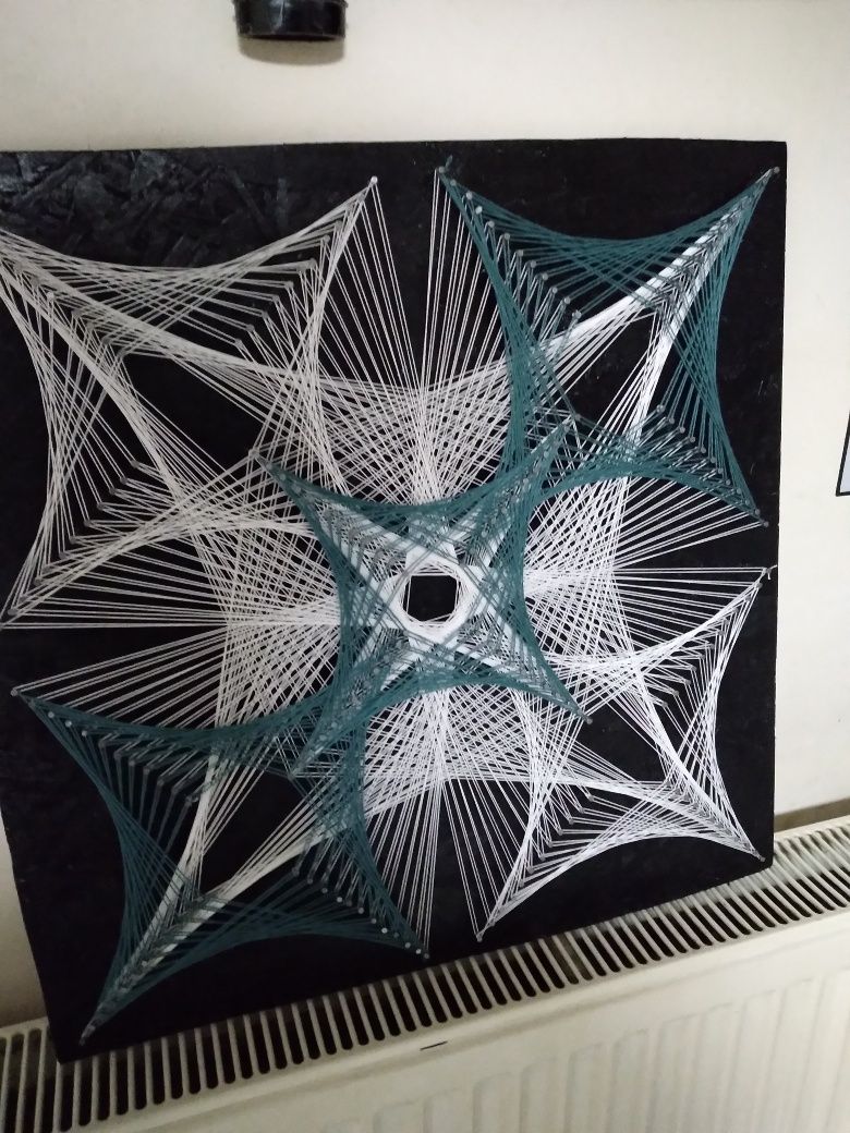 Tablouri string art. Culori în funcție de  preferinte.