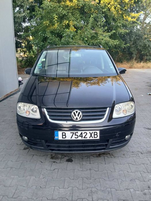 Продавам Volkswagen Touran