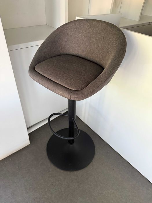 НОВО-Цялостно офис оборудване за 6 кабинета за 20 служителя