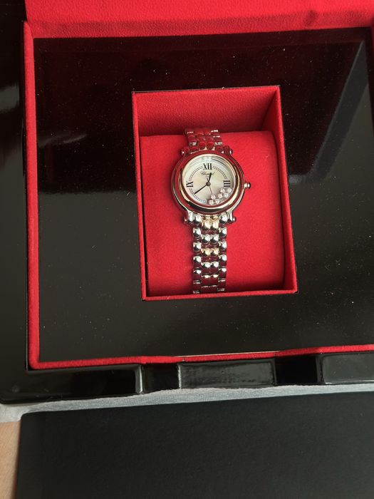 Дамски часовник по модел на Chopard нов.