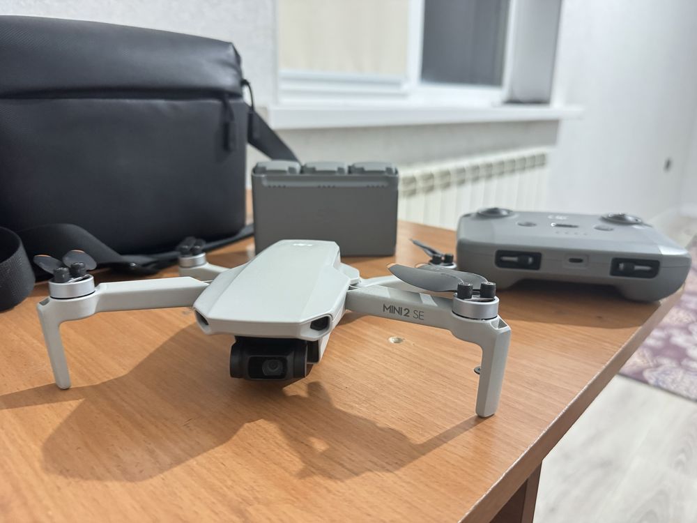 Дрон DJI Mini 2 SE Fly More Combo серый