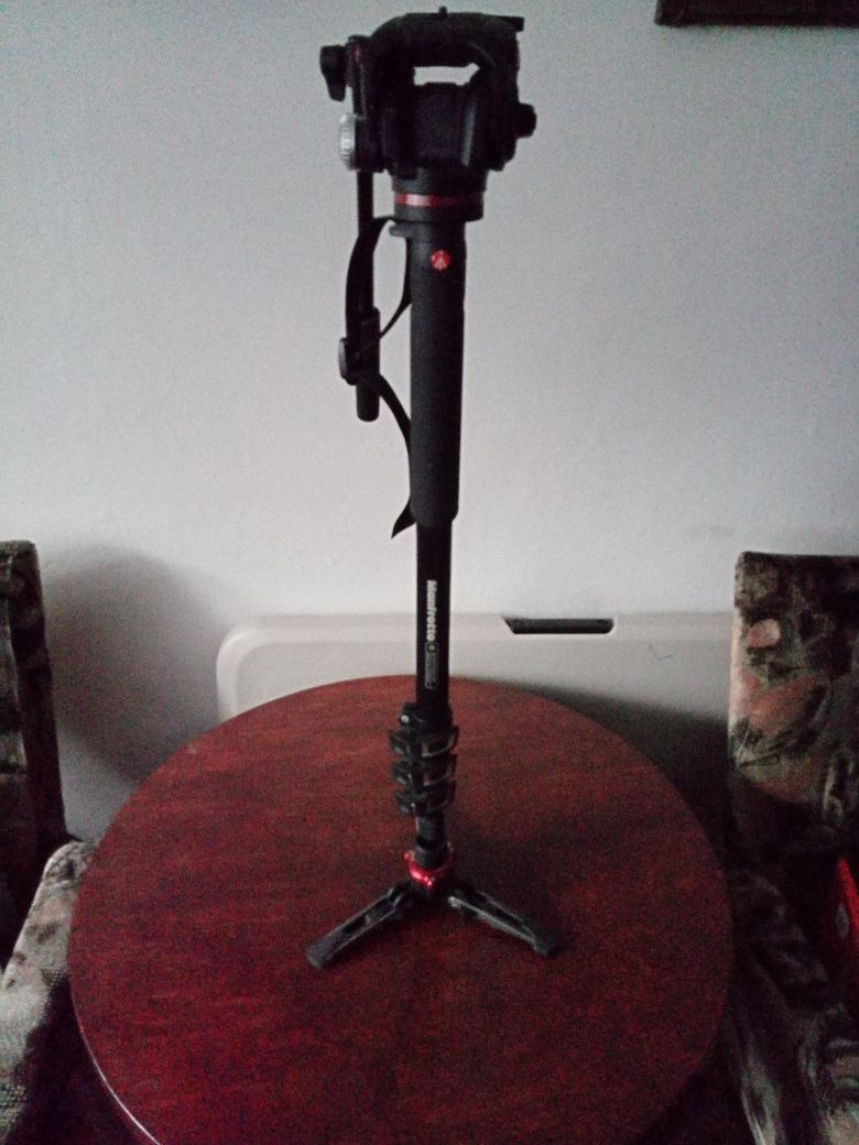 Monopied video fluid dedicat Mirrorless Manfrotto MVMXPROA42W