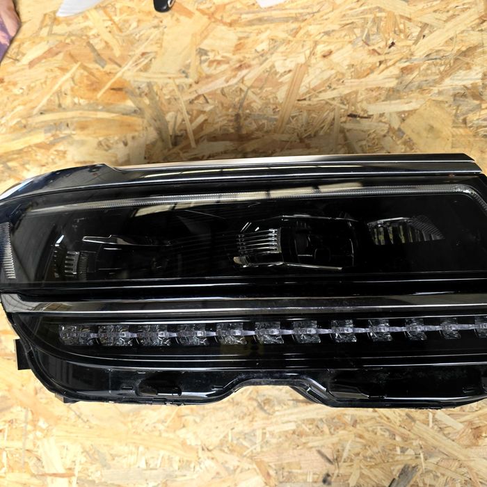 Far led Tiguan dreapta față 2023