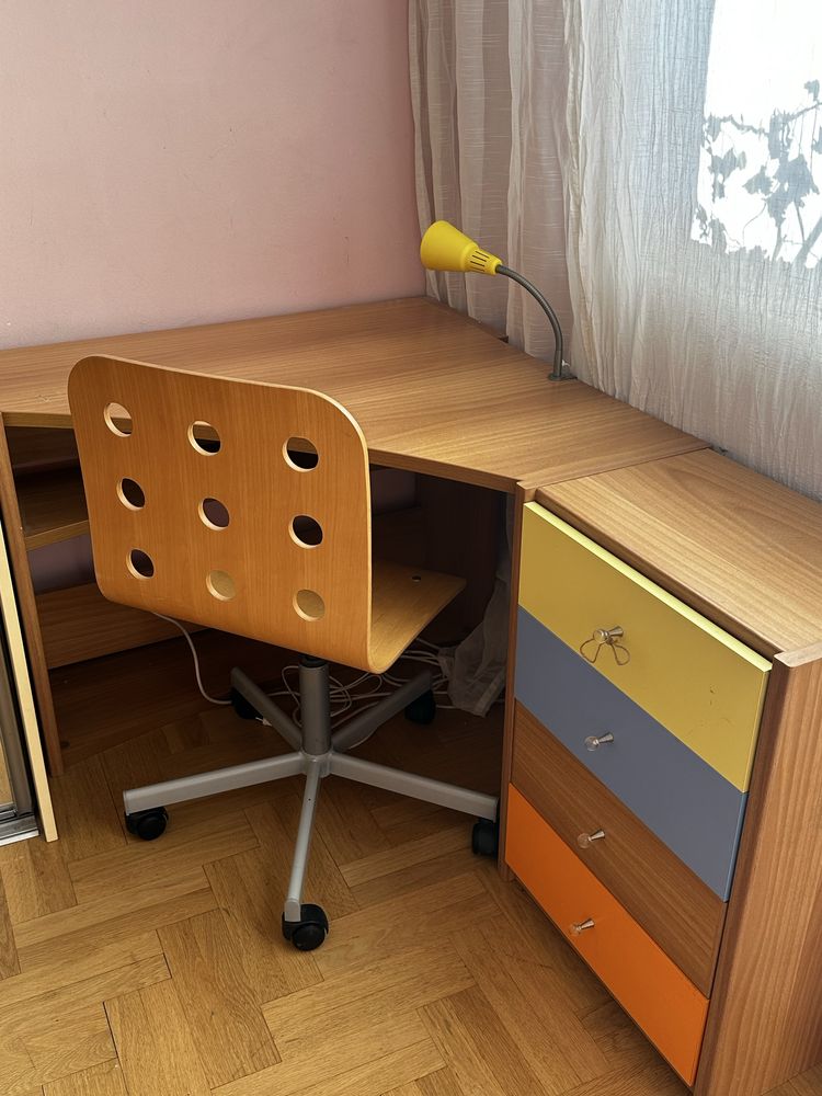 Детско бюро със стол