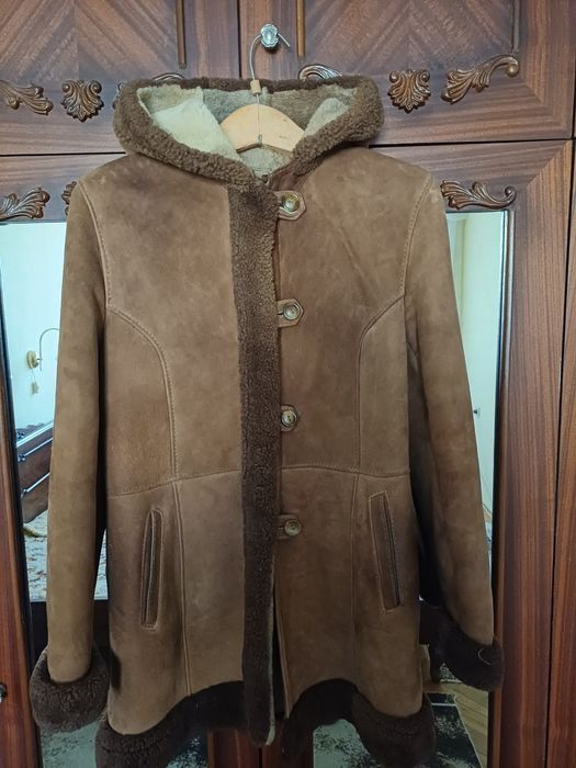 Дамски къс кожух от агнешка кожа