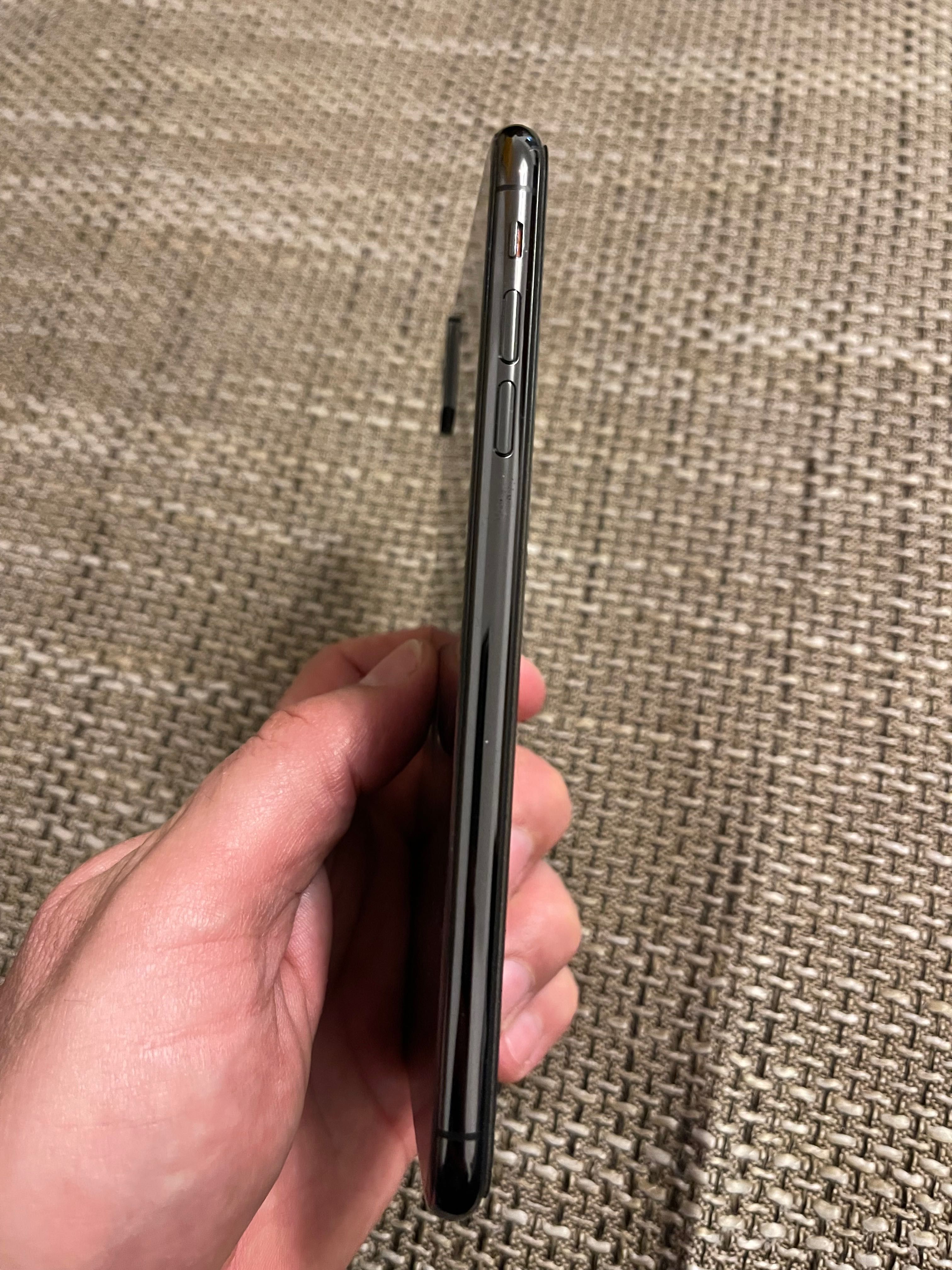 Vând iPhone XS MAX impecabil