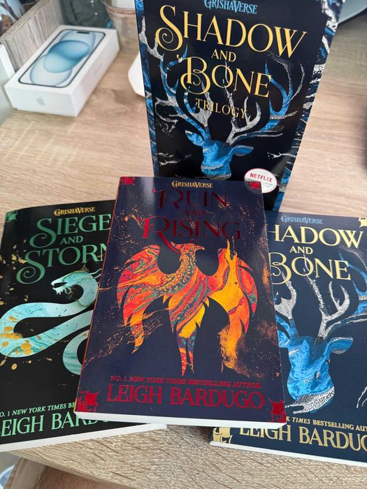 Seria carti - Shadow and Bone trilogy book set