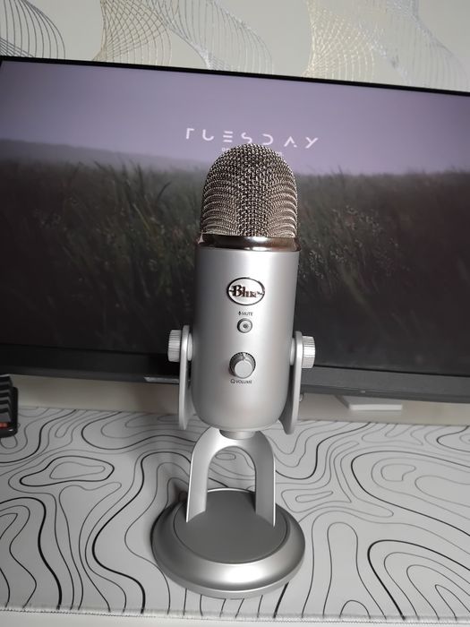 Микрофон Logitech Blue Yeti Silver
