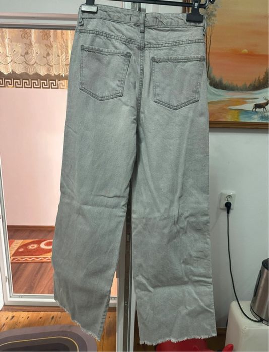 Blugi cu capse impecabili