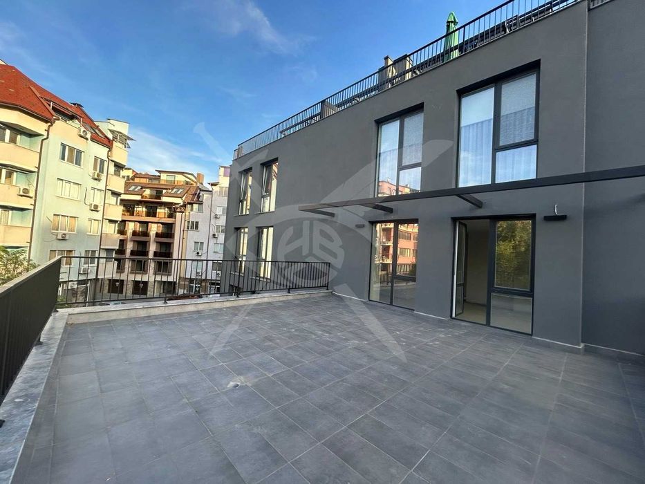 Дава се под наем Двустаен апартамент в Пловдив, Център - 93 кв.м за 155000 € - Снимка #6