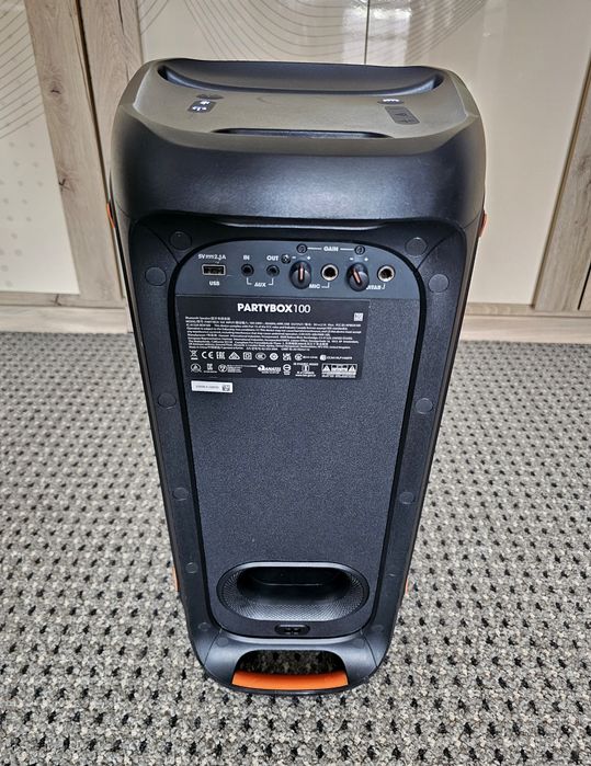 JBL PartyBox 100 – Sunet premium, bass puternic, folosită puțin