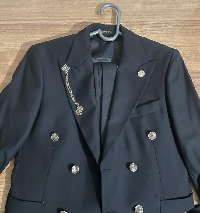 Костюм, брюки, жакет и галстук