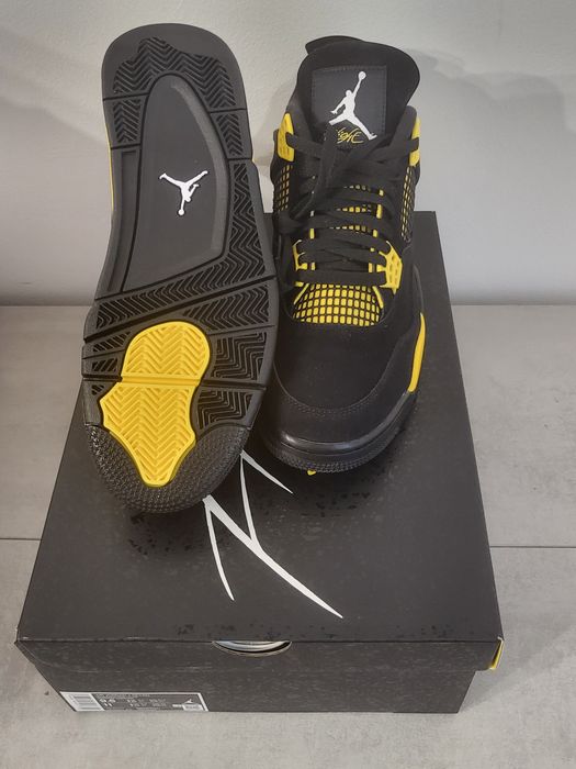 Jordan Retro 4 Thunder