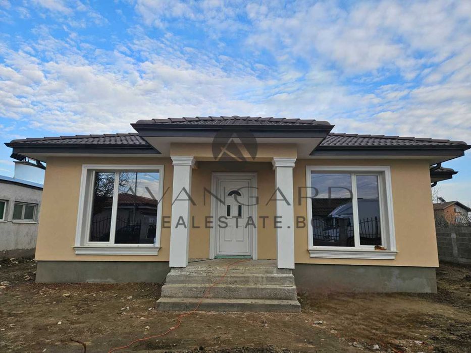 оф.22250 Къща с двор с акт 16/ Рогош