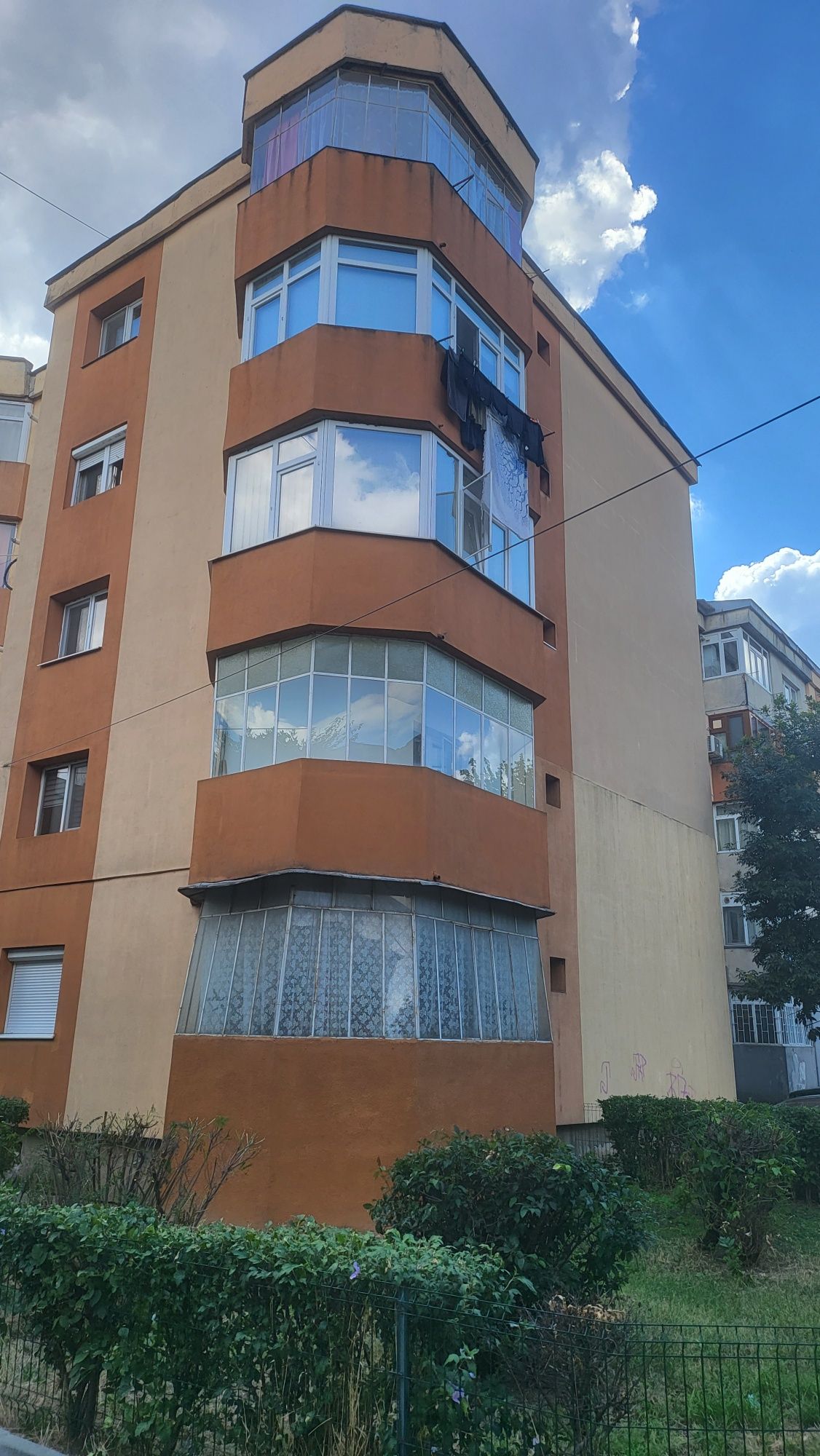 Vând apartament 3 camere decomandate 79900 euro