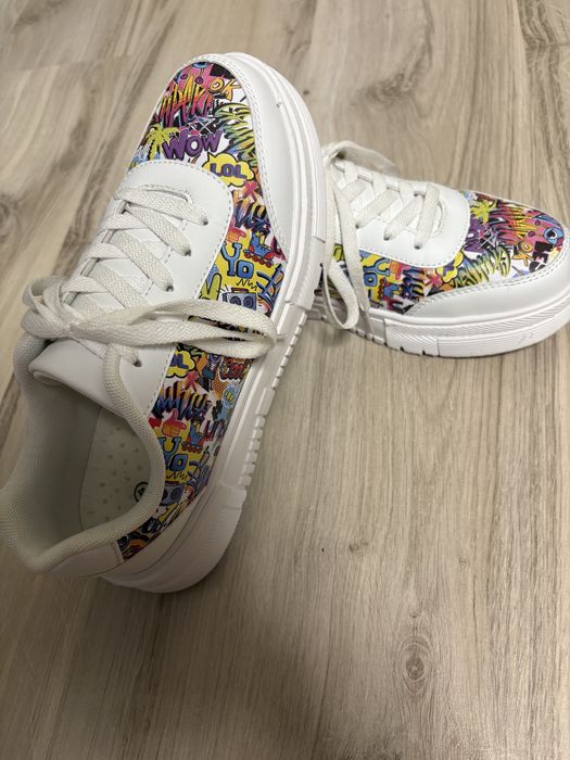 Високи дамски кецове