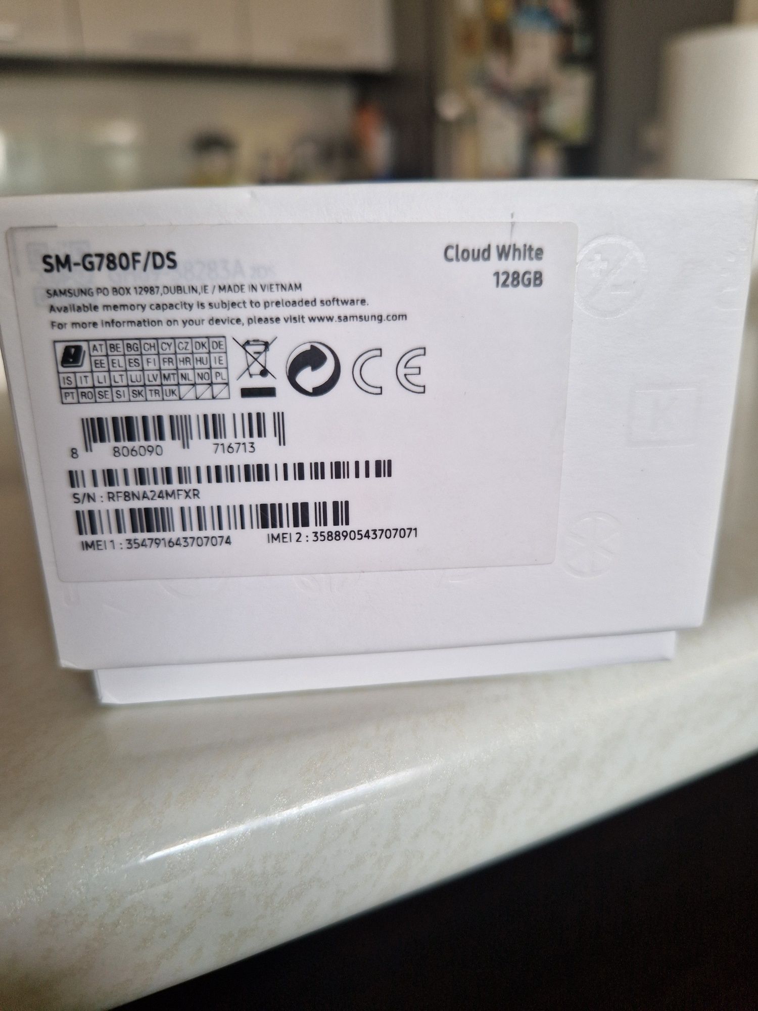 Samsung S20FE Бял много запазен