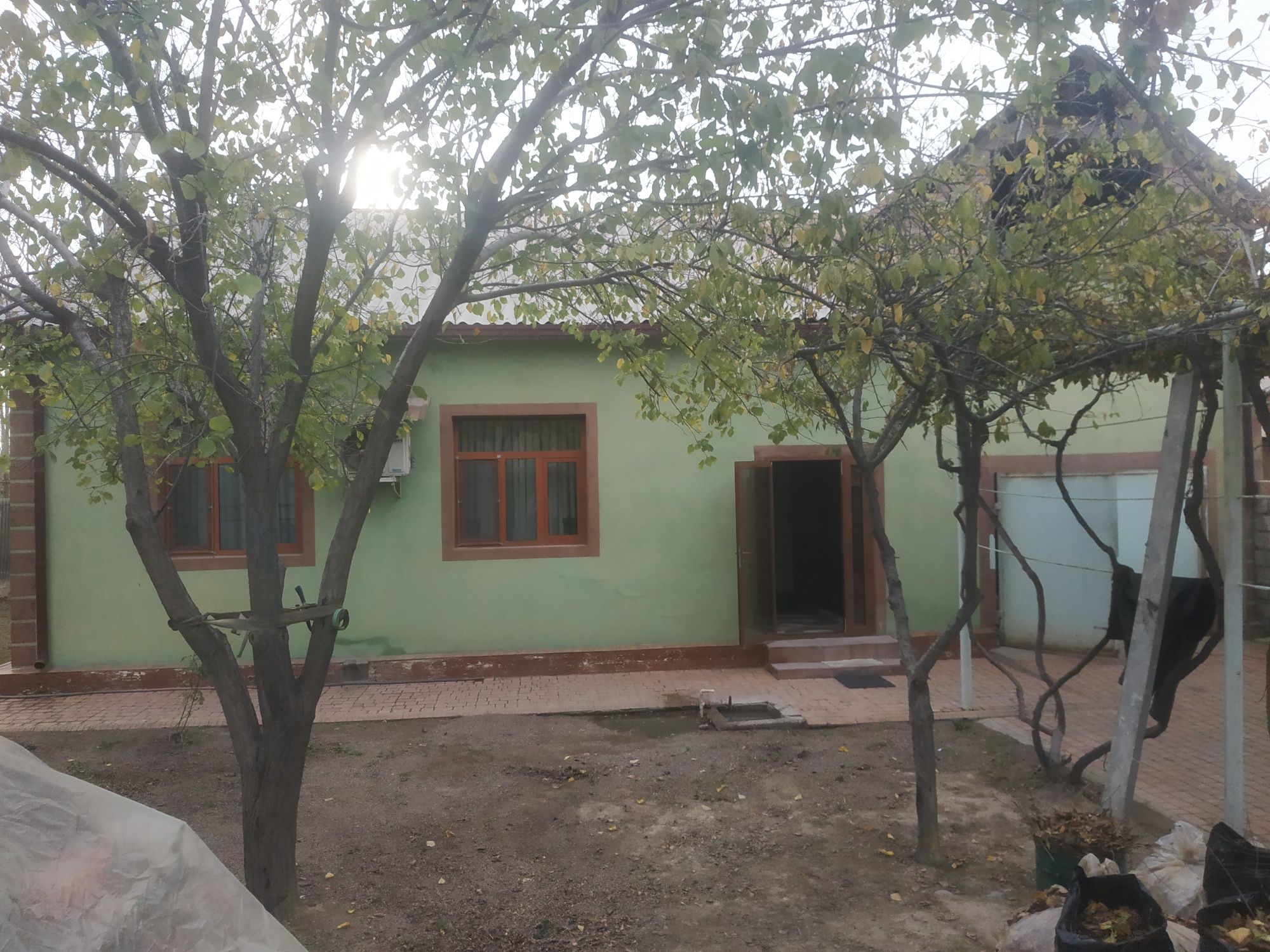 Продается  3-х комнатный кирпичный дом в городе Алмалык