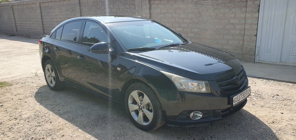 Продаю CHEVROLET CRUZE 1.6 Full позиция