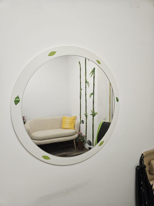 Vând oglindă albă diametru 87cm