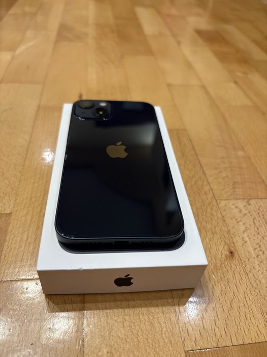 Продавам iPhone 13 Midnight 128 GB