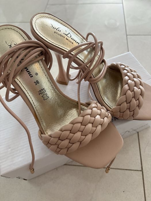 Sandale nude cu snur