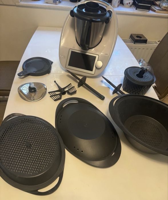 Vand Thermomix Tm6 impecabil, cu garantie!