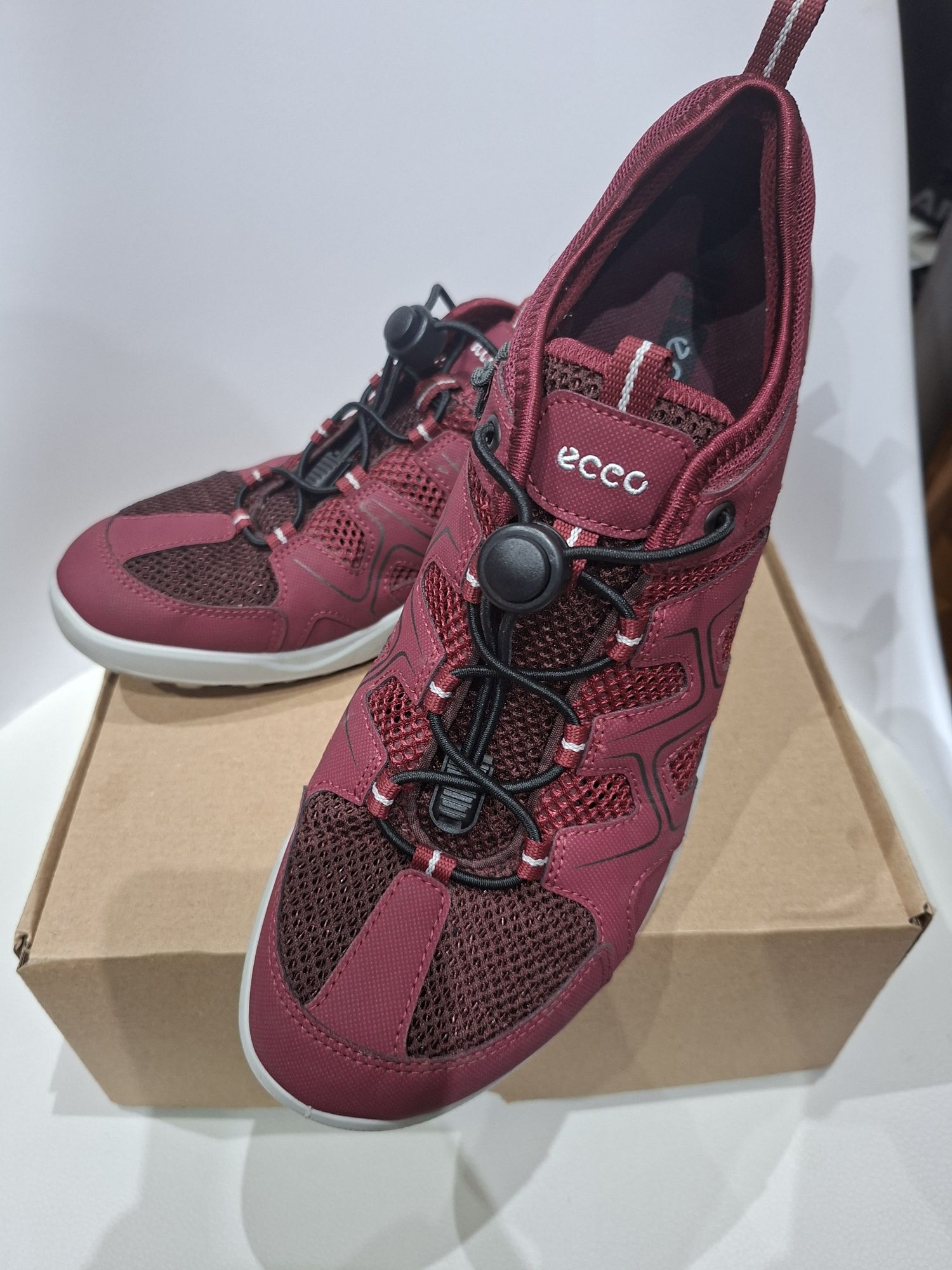 Adidasi ecco marime 40