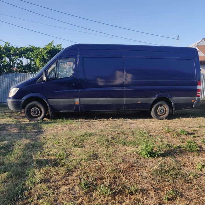 Transport marfă / Duba 3.5 t- Rapid, sigur și la preț bun!