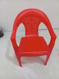 Продаётся  красный стул пласмасовый,  новый
