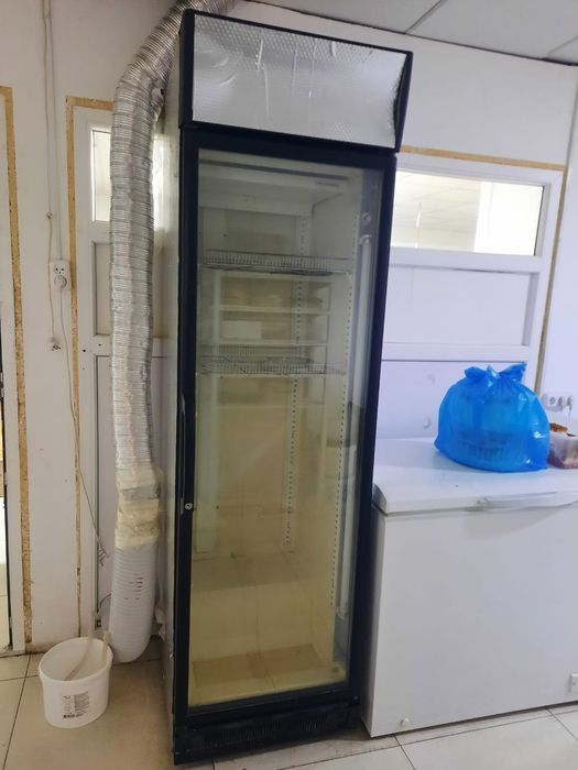 Продам ветринный холодильник