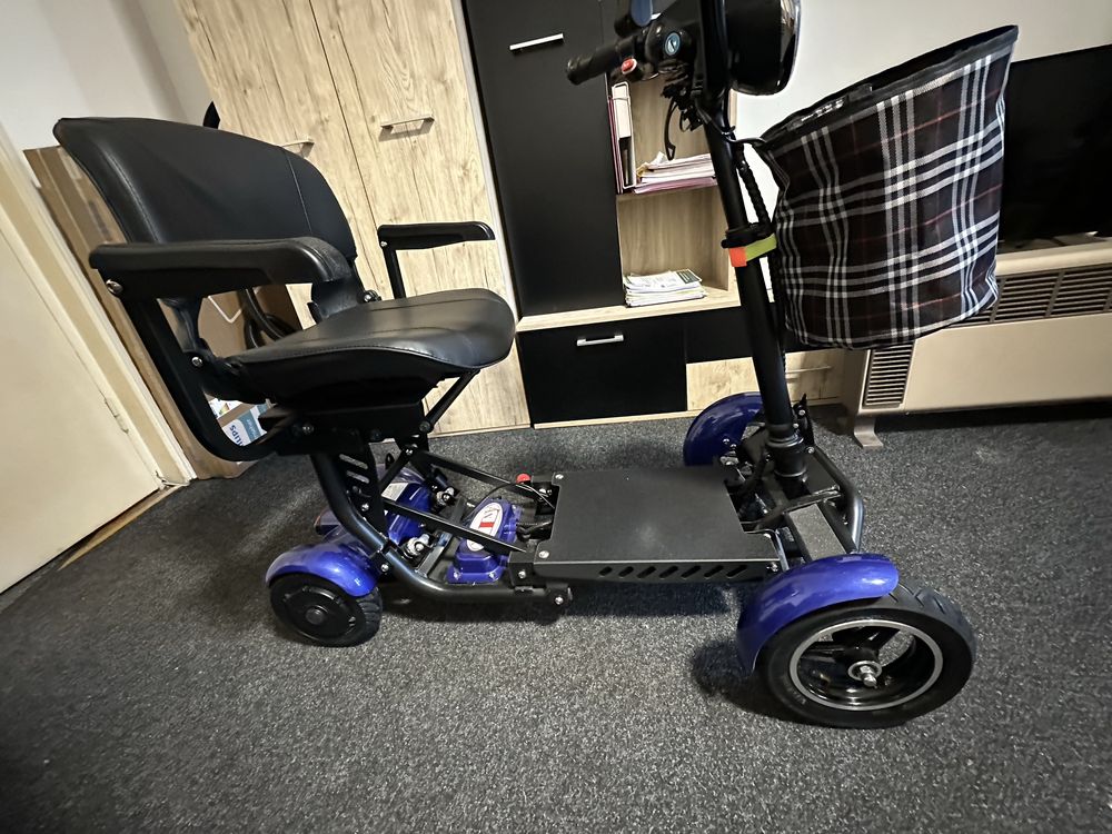 Carucior electric pentru varstnici sau persoane cu dizabilitati