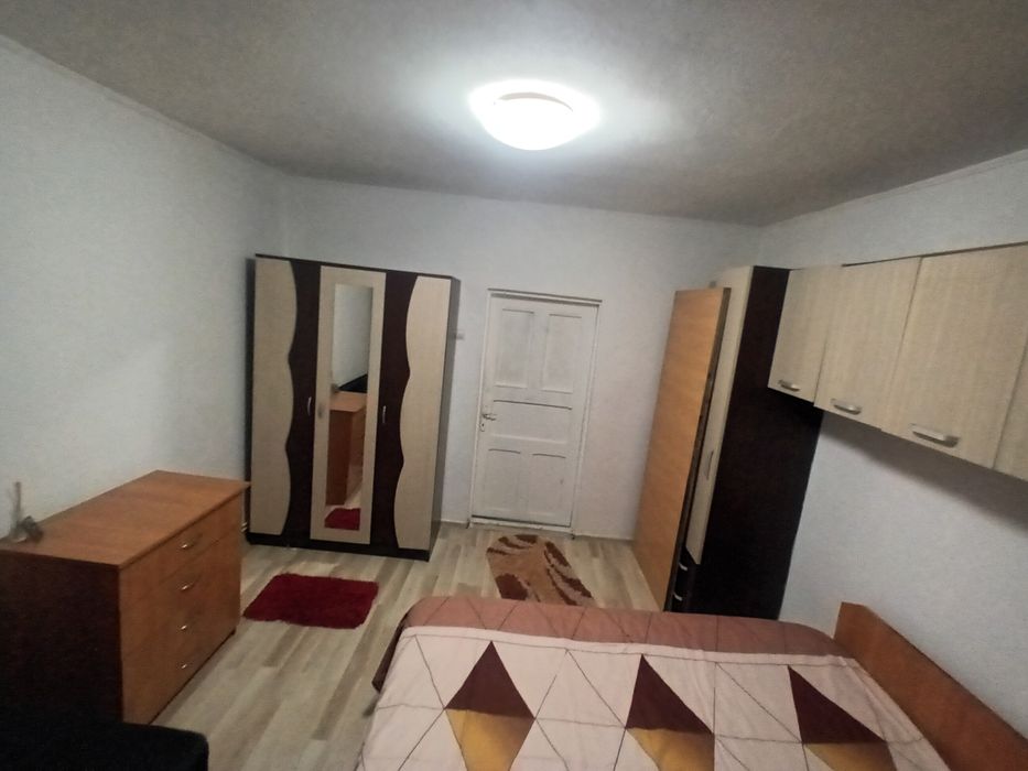 Închiriez garsoniera