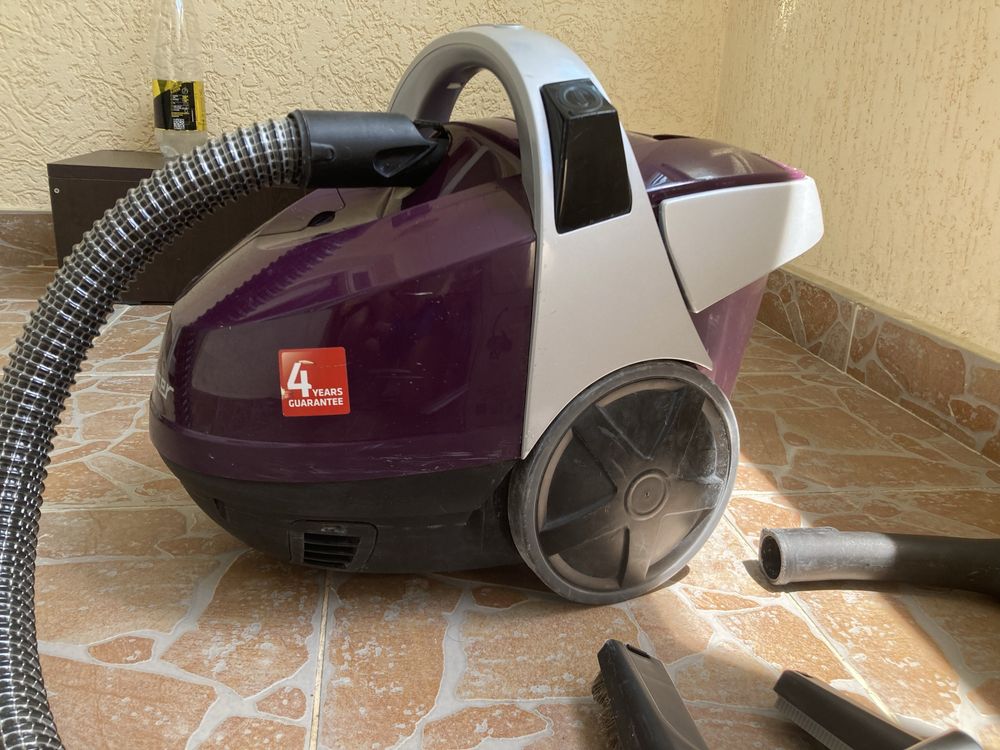 Прахосмукачка Zelmer Aquos 1600W Вода