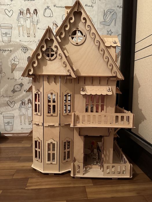 Деревянный Домик для девочек, в очень хорошем состояний