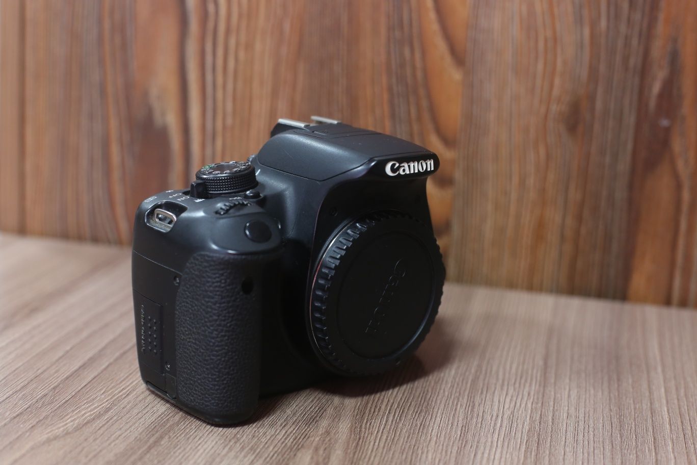 Фотоаппарат Canon EOS 700D + объектив