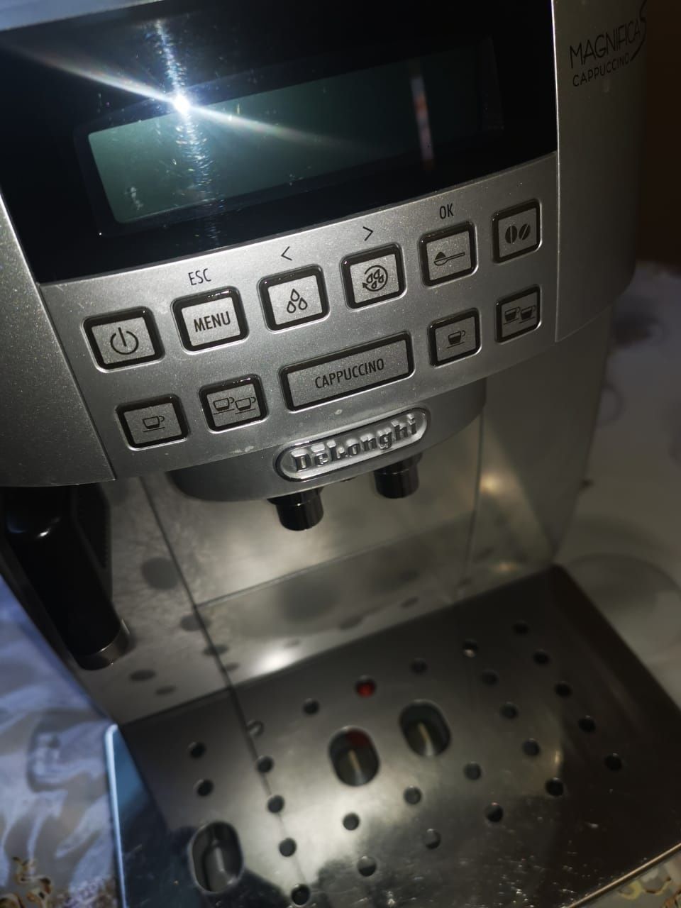 Продам кофемашину Delonghi 22.360