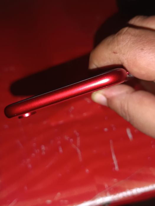 Продавам телефон iPhone 11 XR, red  64GB model  A 2105