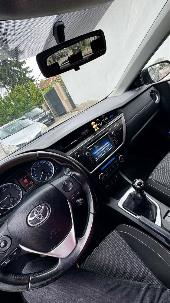 Автомобил Toyota Auris