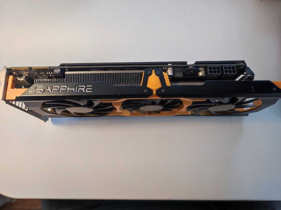 Продават се 2 видеокарти Radeon R9 270X на AMD