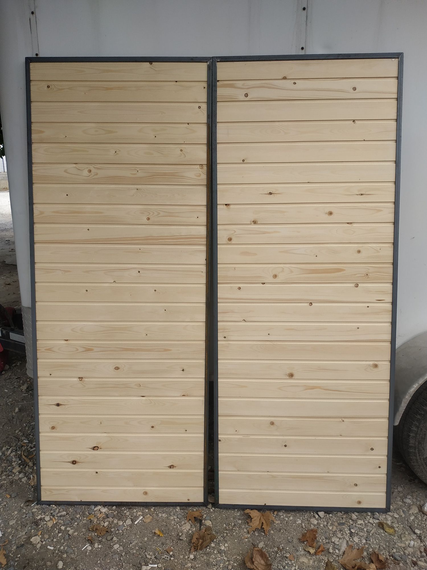 Врата / тънко висящо крило от дърво и метал