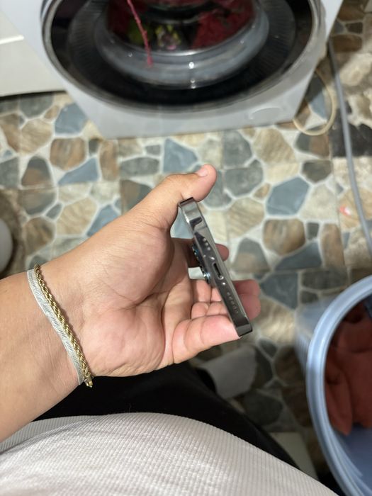 Iphone 13 pro stare buna sanatate baterie 78 vine cu o husa la el