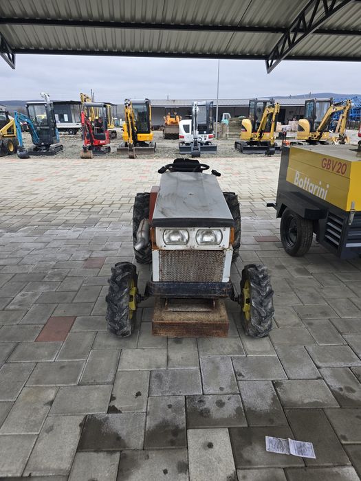 Vand tractoras in stare buna