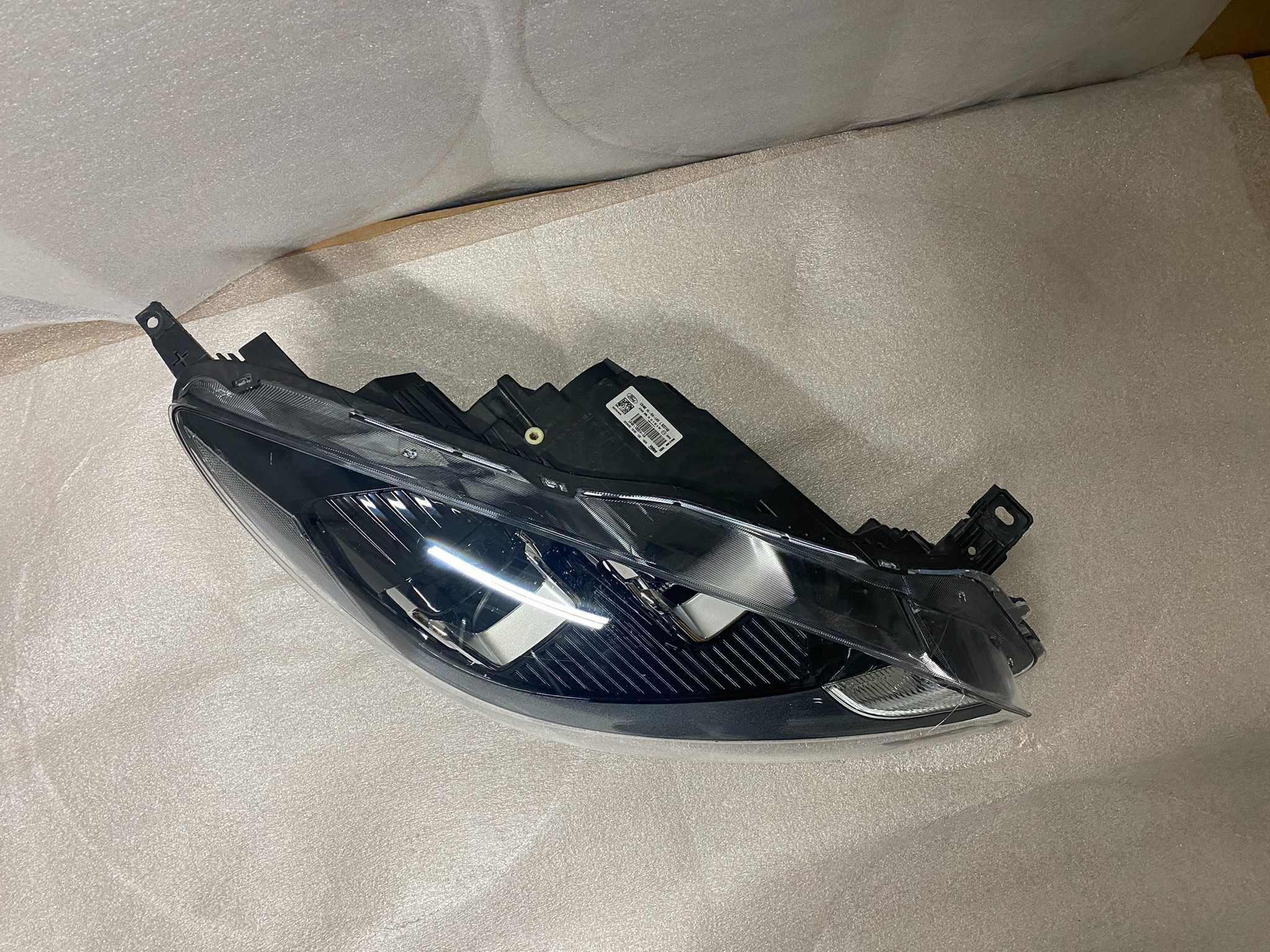 Far Led dreapta Ford Kuga 3 2020+, stare foarte buna, original