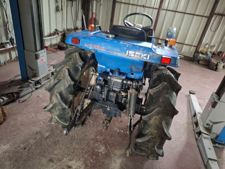 Vând tractoras japonez iseki 4x4 21cp 3 cilindri