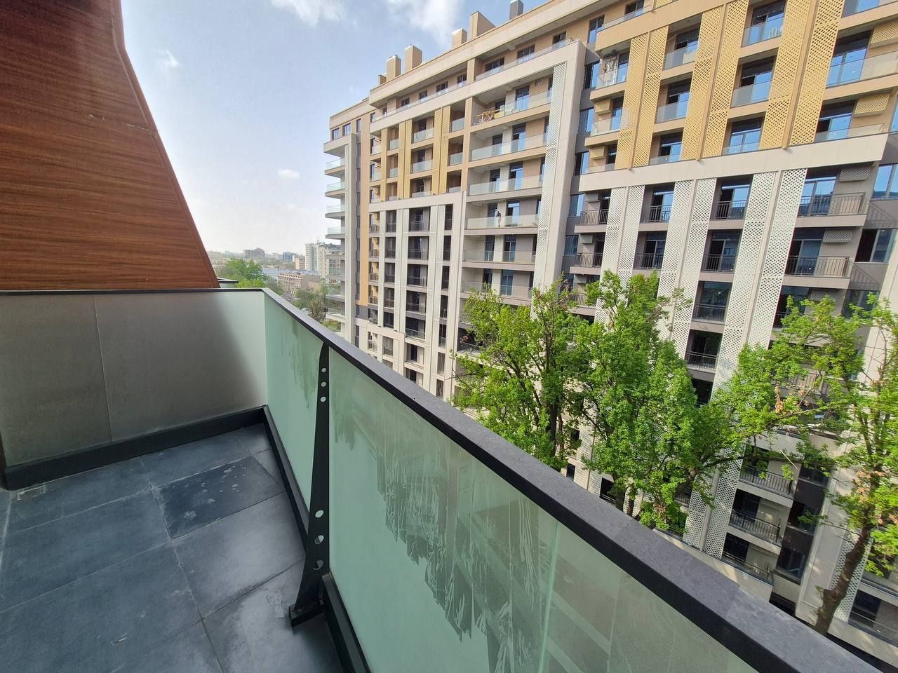 Продается 3х ком квартира, ЖК Нур, ор-р: ул.Ниёзбек, 98 м²