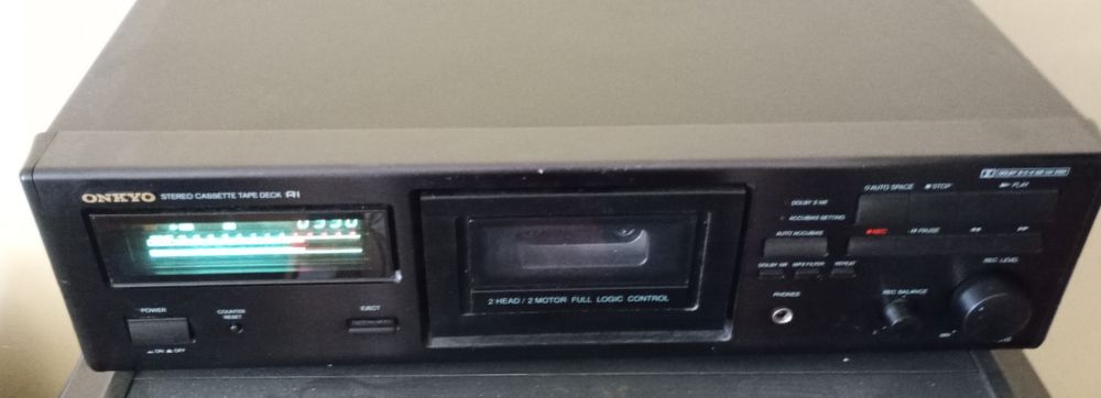 Продавам касетен дек онкио ta-6310